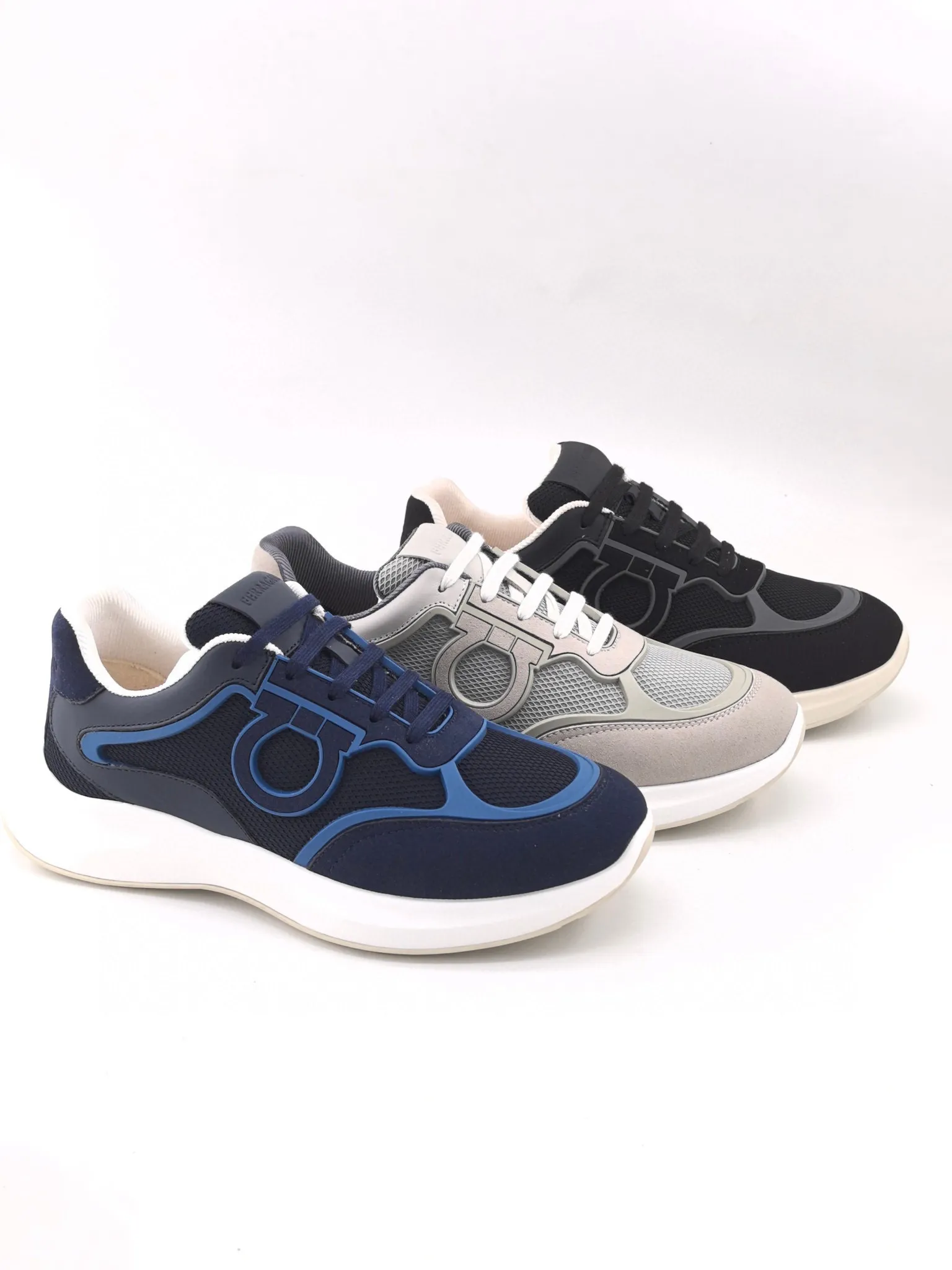 [Ferragamo] Top P: 740💰 Size: 39~44 (38 45 custom-made, non-refundable) 2025 Ferragamo men's new casual sports shoes, sports fashion charm, classic matching colors, elegant style and casual charm complement each other, showing urban fashion style. Rich colors interweave with modern charm, and simple lines outline the silhouette of the bag, interpreting casual aesthetics. Imported calfskin + first layer suede + TPU outsole